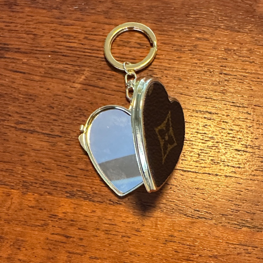 Gold and Brown Heart Mirror Keychain - Picture 3 of 8